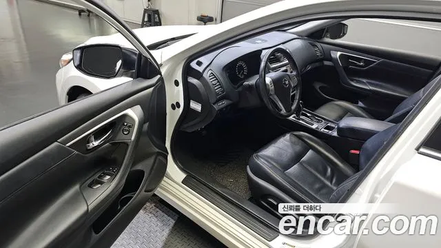 Nissan Altima 2017 — фото 10
