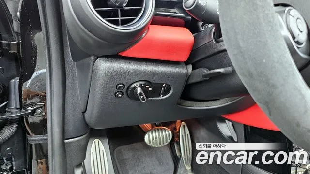 Mini Cooper Convertible 2020 — фото 16