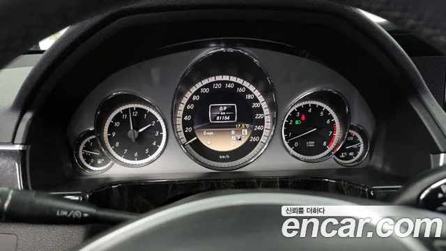 Mercedes-Benz E-Class 2012 — фото 8