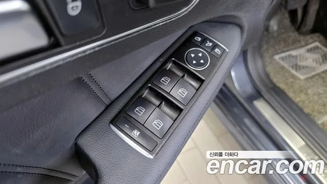 Mercedes-Benz E-Class 2012 — фото 17