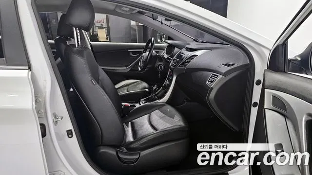 Hyundai AVANTE 2015 — фото 10