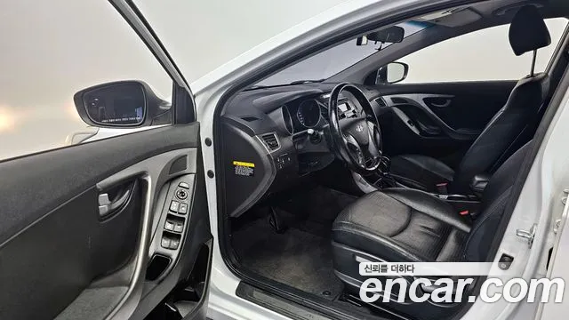 Hyundai AVANTE 2015 — фото 11