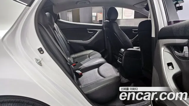 Hyundai AVANTE 2015 — фото 12
