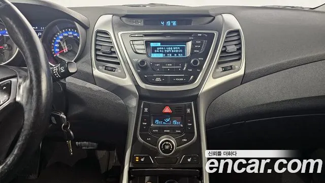 Hyundai AVANTE 2015 — фото 15