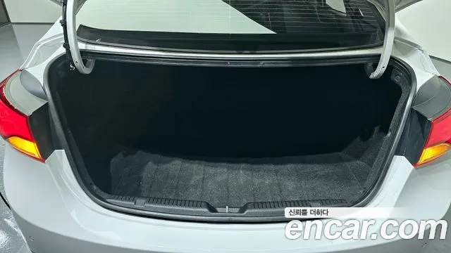 Hyundai AVANTE 2015 — фото 20
