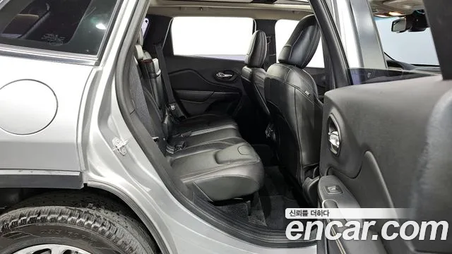 Jeep Cherokee 2015 — фото 12