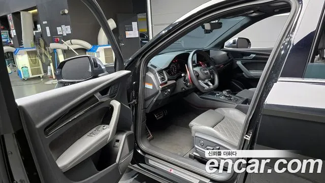 Audi SQ5 2020 — фото 11