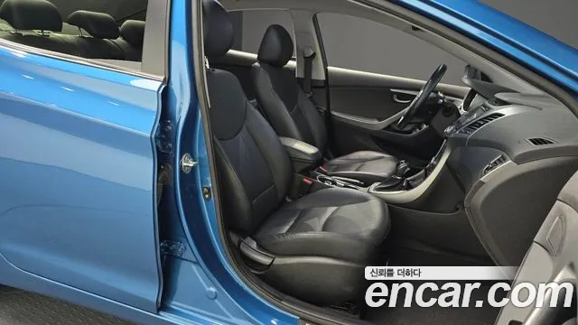 Hyundai AVANTE 2014 — фото 10