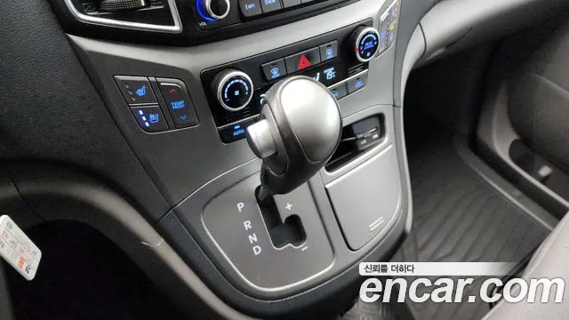 Hyundai Starex 2016 — фото 9