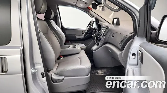 Hyundai Starex 2016 — фото 10