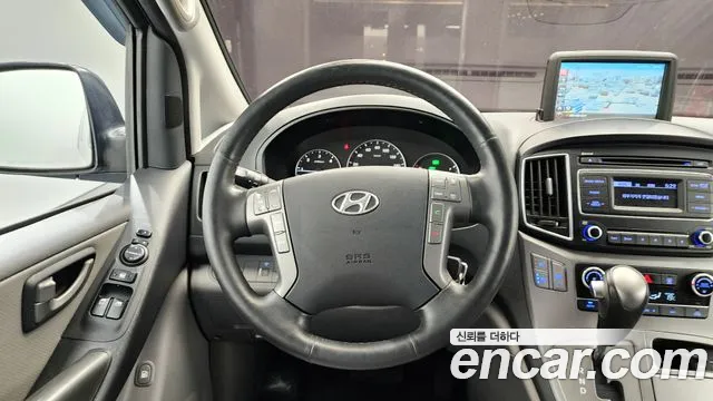 Hyundai Starex 2016 — фото 12