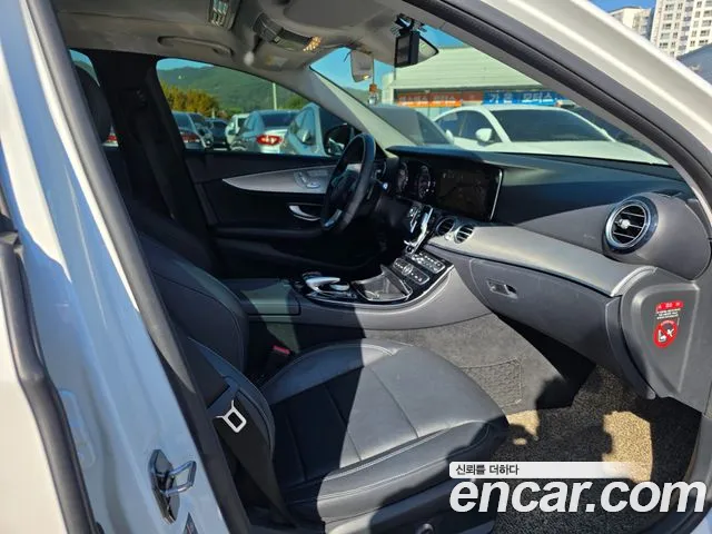 Mercedes-Benz E-Class 2018 — фото 10