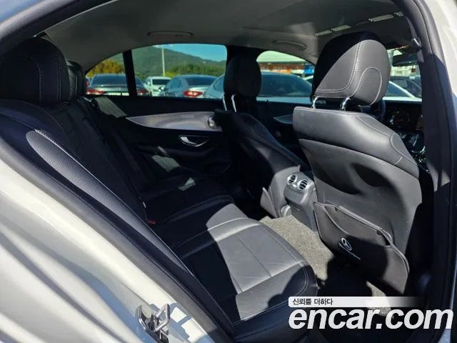 Mercedes-Benz E-Class 2018 — фото 12