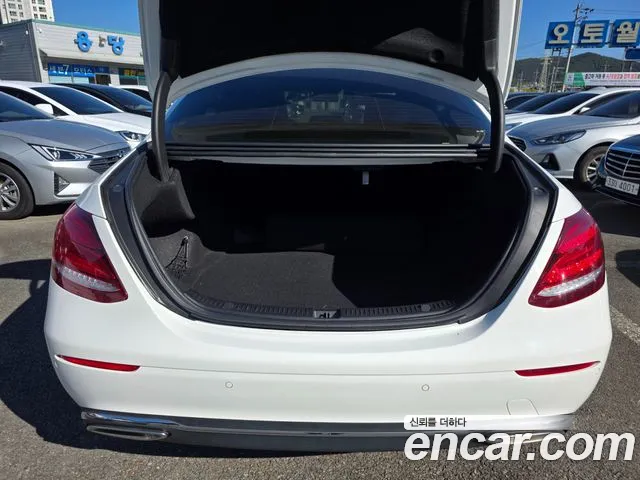 Mercedes-Benz E-Class 2018 — фото 13