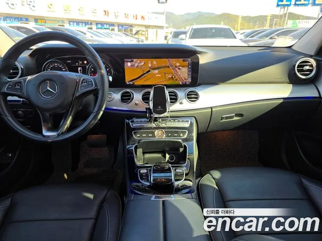Mercedes-Benz E-Class 2018 — фото 14