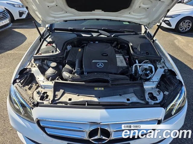 Mercedes-Benz E-Class 2018 — фото 19