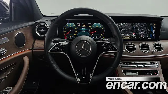 Mercedes-Benz E-Class 2023 — фото 13