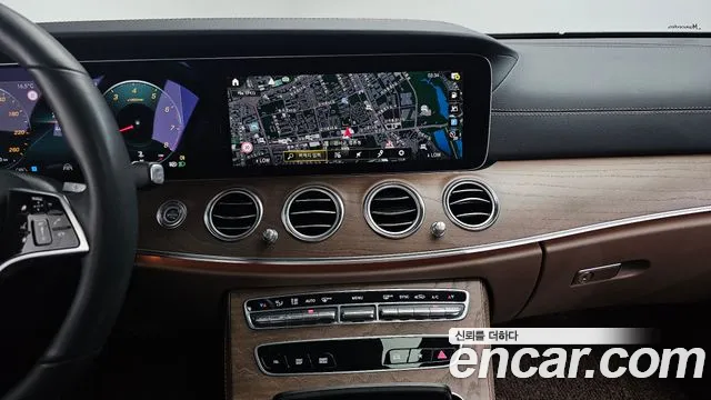 Mercedes-Benz E-Class 2023 — фото 14