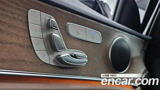 Mercedes-Benz E-Class 2023 — фото 18
