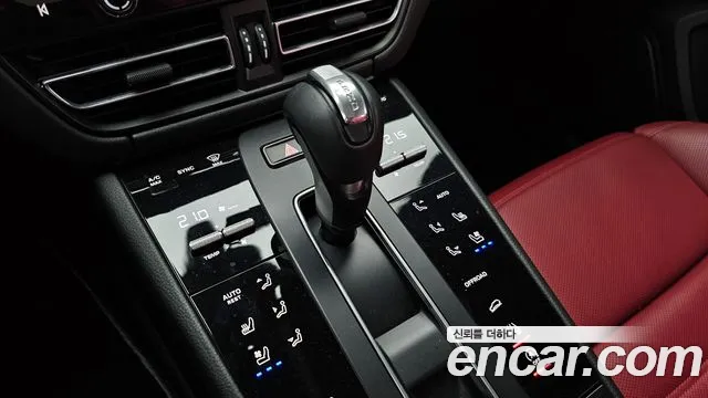 Porsche Macan 2022 — фото 9