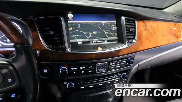 Hyundai Equus 2013 — фото 15