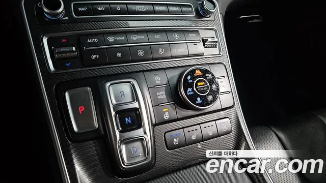 Hyundai Santafe 2023 — фото 9