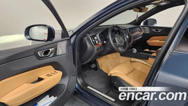 Volvo XC60 2025 — фото 10