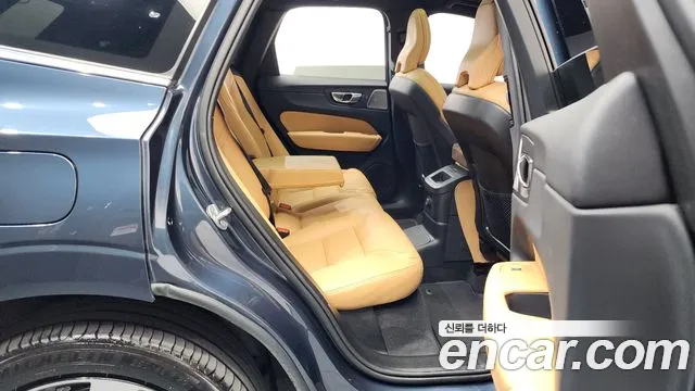 Volvo XC60 2025 — фото 12