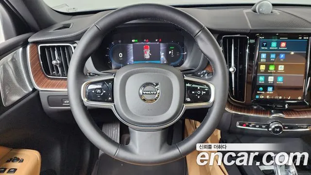 Volvo XC60 2025 — фото 13