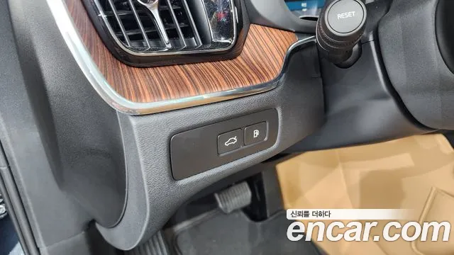 Volvo XC60 2025 — фото 14