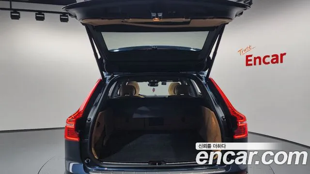 Volvo XC60 2025 — фото 20