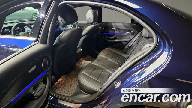 Mercedes-Benz E-Class 2021 — фото 11