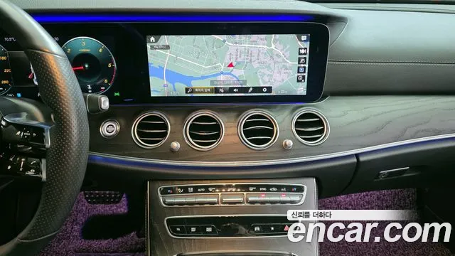 Mercedes-Benz E-Class 2021 — фото 17