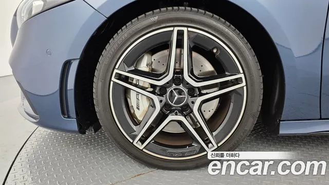 Mercedes-Benz A-Class 2023 — фото 5