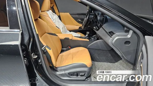 Lexus ES 2022 — фото 10