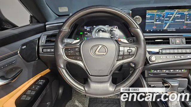 Lexus ES 2022 — фото 13