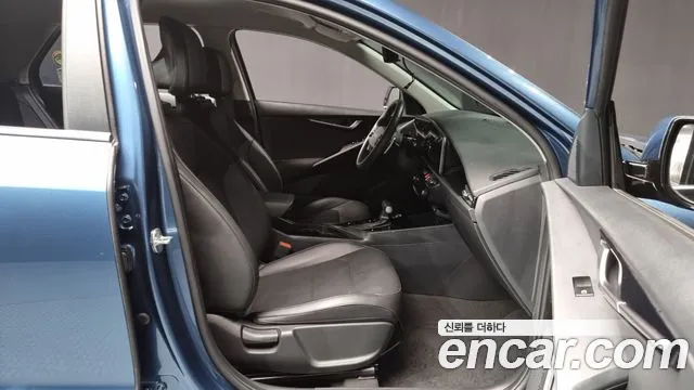Kia Niro 2023 — фото 11