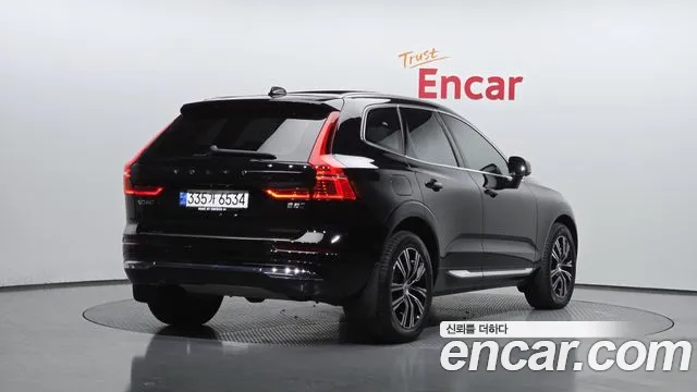 Volvo XC60 2022 — фото 2