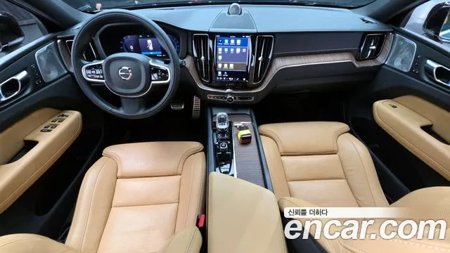 Volvo XC60 2022 — фото 7