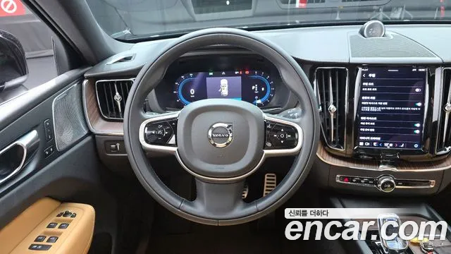 Volvo XC60 2022 — фото 13