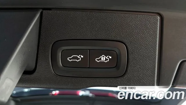 Volvo XC60 2022 — фото 20