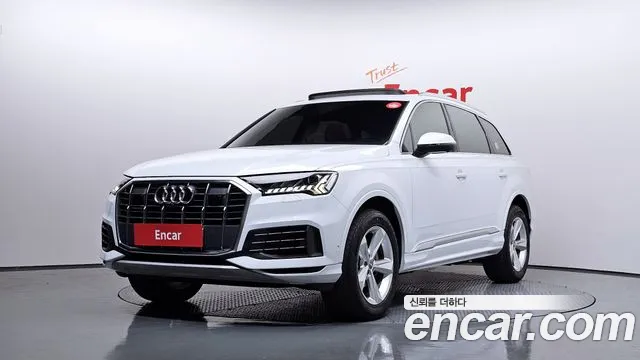 Audi Q7 2021 — фото 1