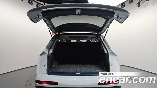 Audi Q7 2021 — фото 20