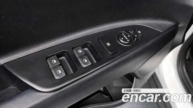 Kia Stonic 2018 — фото 11