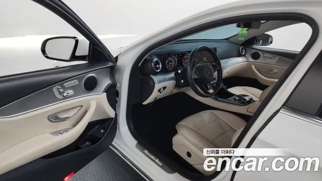Mercedes-Benz E-Class 2018 — фото 10