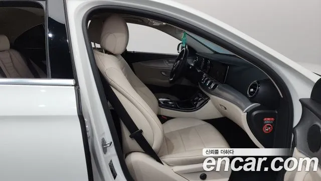 Mercedes-Benz E-Class 2018 — фото 11
