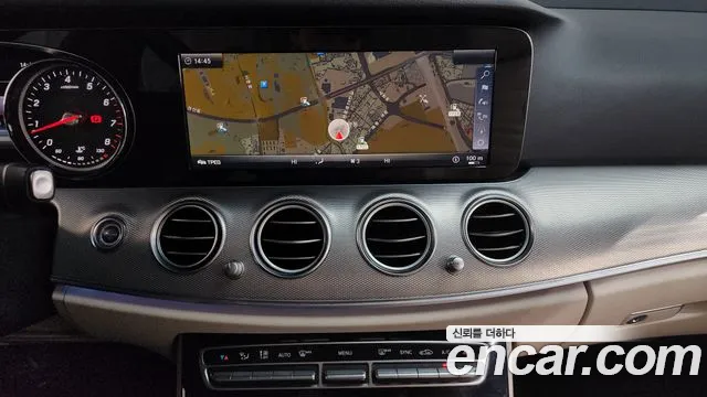Mercedes-Benz E-Class 2018 — фото 14