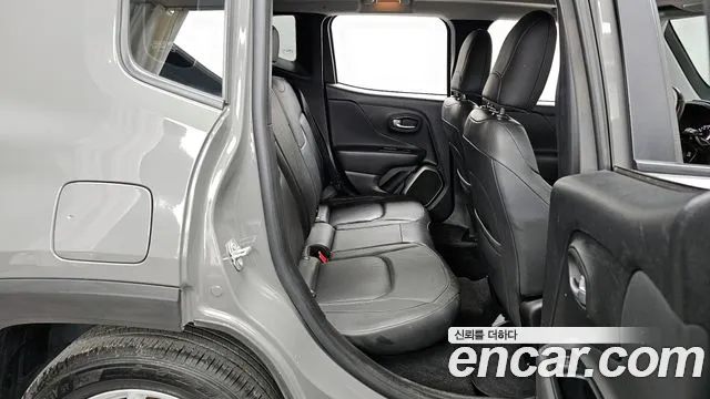 Jeep Renegade 2019 — фото 12