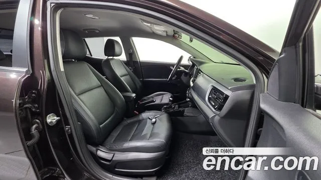 Kia Stonic 2018 — фото 10
