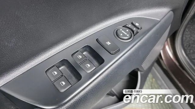 Kia Stonic 2018 — фото 12